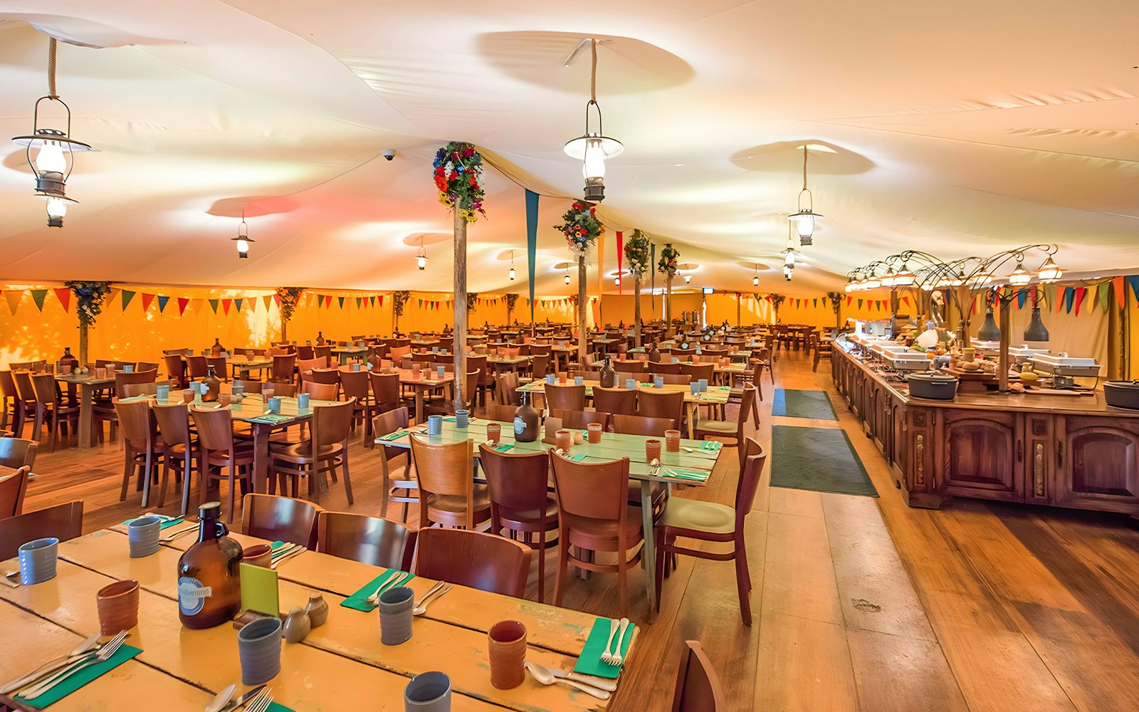 Festively decorated dining hall at Hobbiton Movie Set for a Hobbiton festive lunch tour from Auckland.