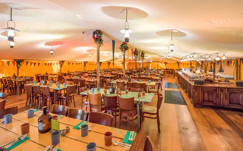 Festively decorated dining hall at Hobbiton Movie Set for a Hobbiton festive lunch tour from Auckland.