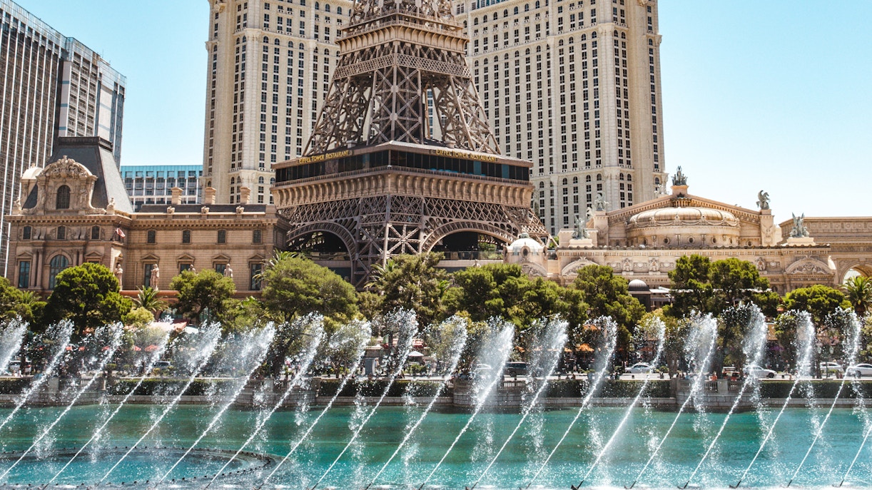 Why visit the Eiffel Tower Viewing Deck in Las Vegas?
