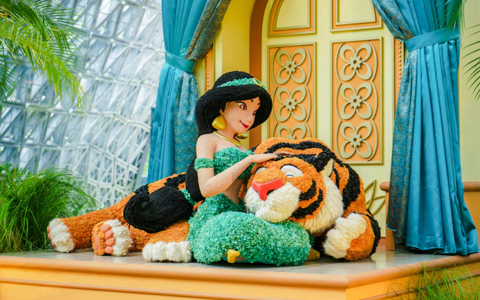 Jasmine topiary with Rajah in Disney Garden of Wonder exhibit.