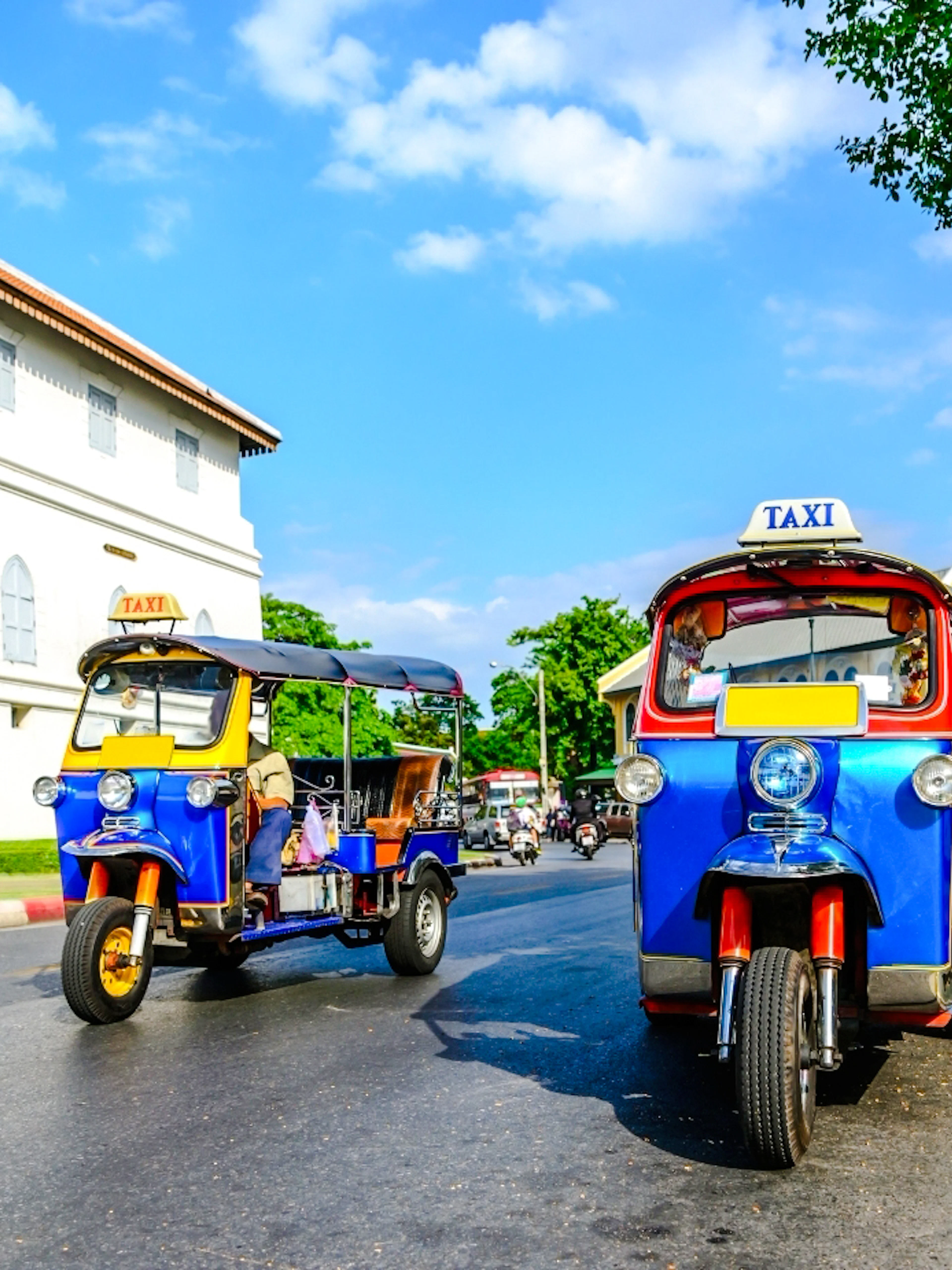 bangkok guided tuk-tuk royal temples tour with thai costume-1