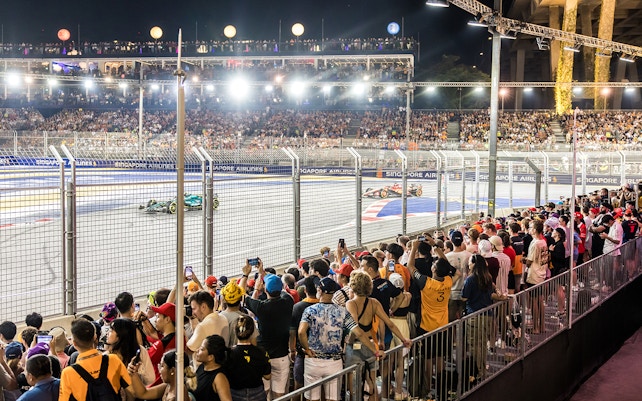 Spectators watching the race from the Zone 1 Walkabout at F1 Singapore