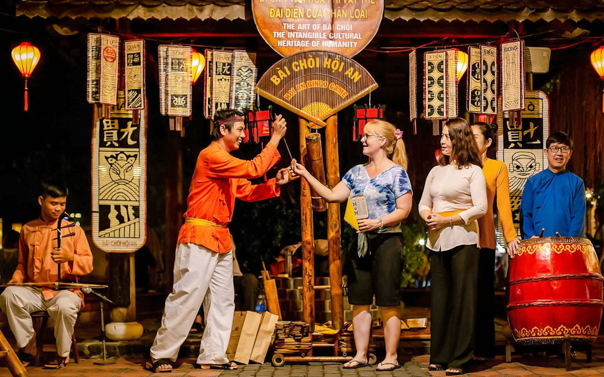 Bai Choi folk game performance in Hoi An with participants and musicians.