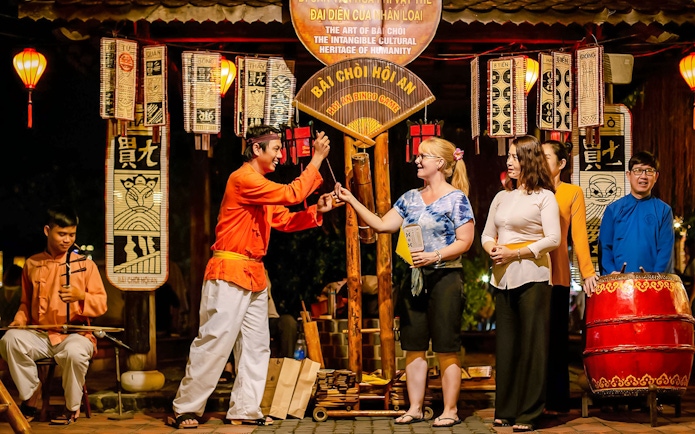 Bai Choi folk game performance in Hoi An with participants and musicians.