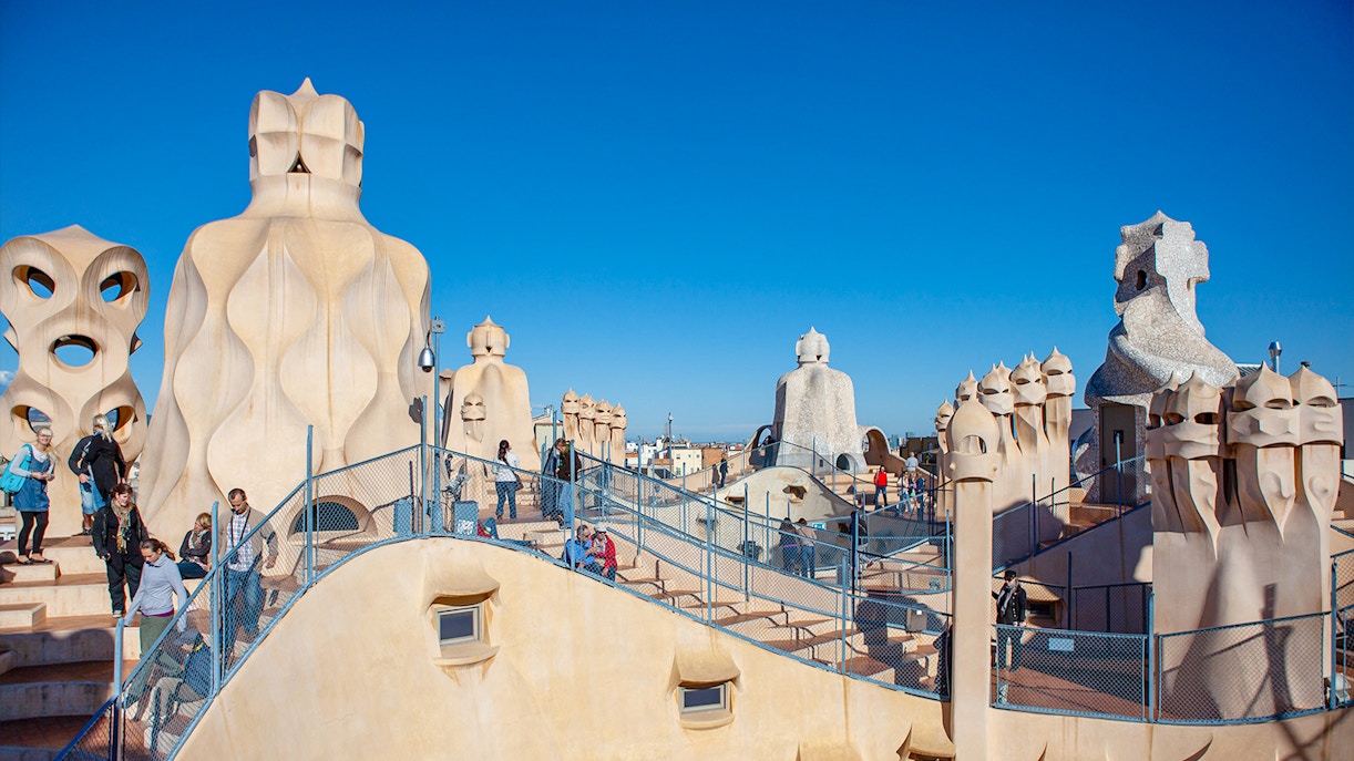 Tourists on Casa Milà rooftop in Barcelona with Turbopass City Card.