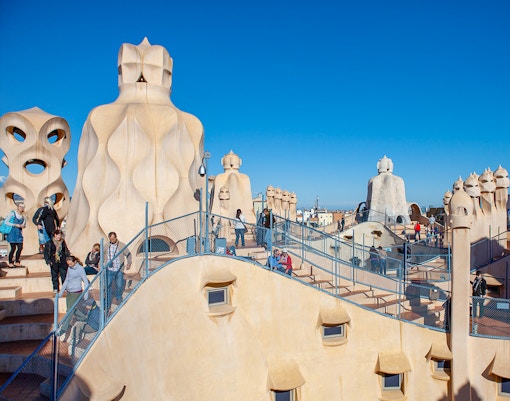 Tourists on Casa Milà rooftop in Barcelona with Turbopass City Card.