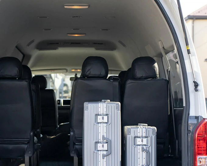 From Kobe: Private Transfer to Osaka, Kyoto, Kansai International Airport or Universal Studios Japan