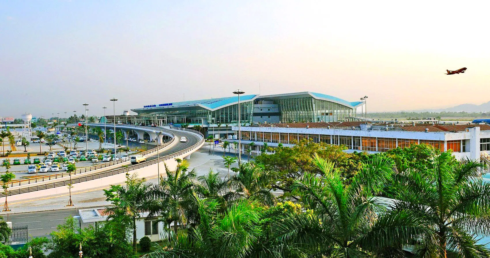 Da Nang International Airport Fast Track Meet & Assist Image 3
