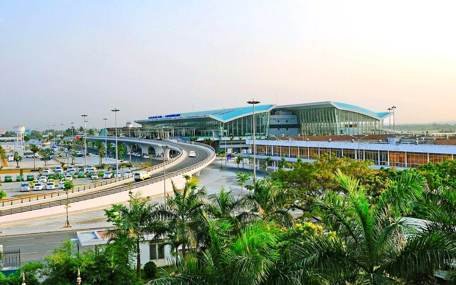 Da Nang International Airport Fast Track Meet & Assist Image 3
