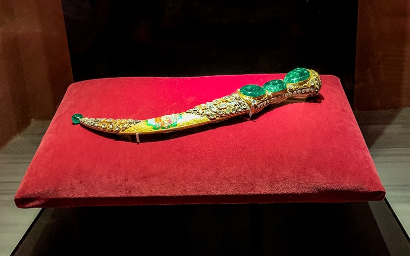 Topkapi Dagger with emeralds displayed in Imperial Treasury, Topkapi Palace, Istanbul.