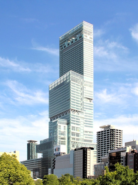 Harukas 300 Observatory building in Osaka, Japan, towering above cityscape.