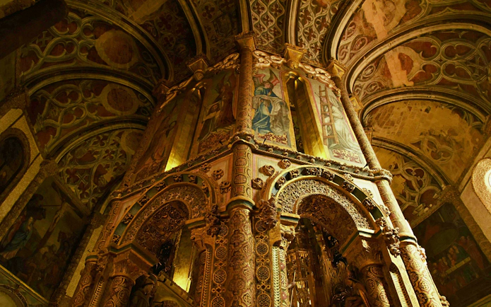 Manueline pillars in the Knights Templar rotunda church, Convent of Christ, Tomar, Portugal.