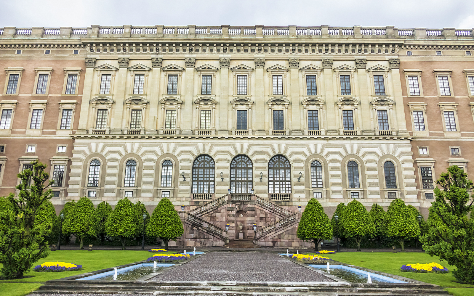 Royal Palace facade with garden, Stockholm, REDSIGHTSEEING tour.