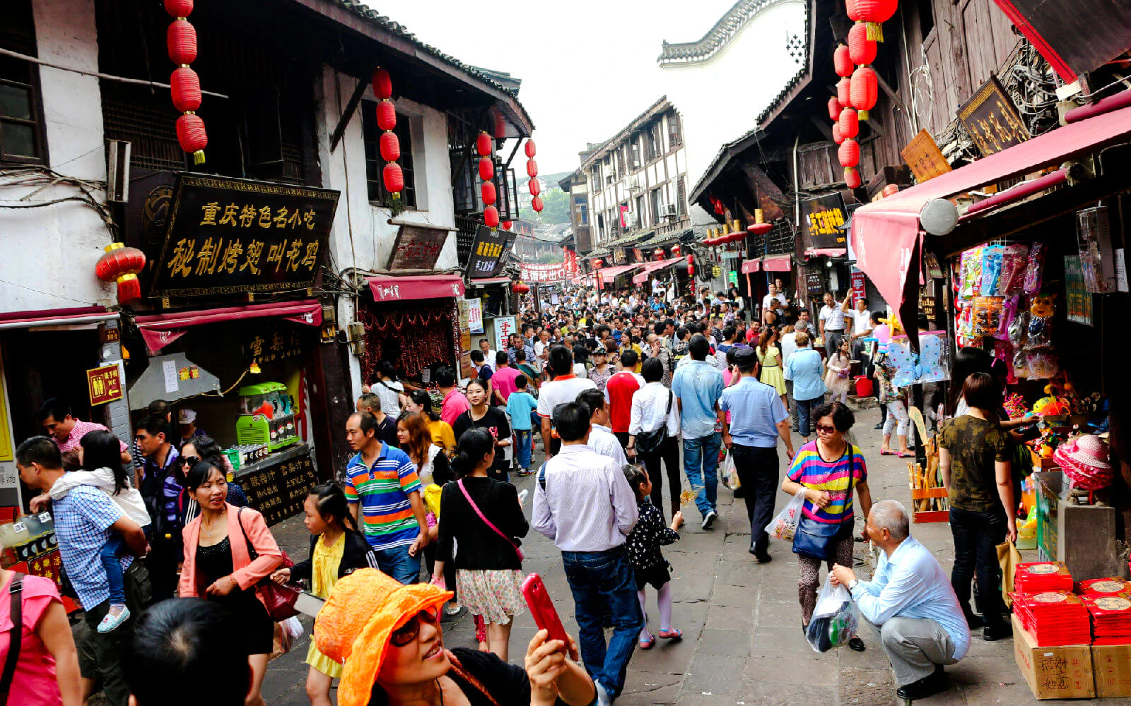 Chongqing City Highlights Guided Tour in English: Liziba Station and Ciqikou Image 3