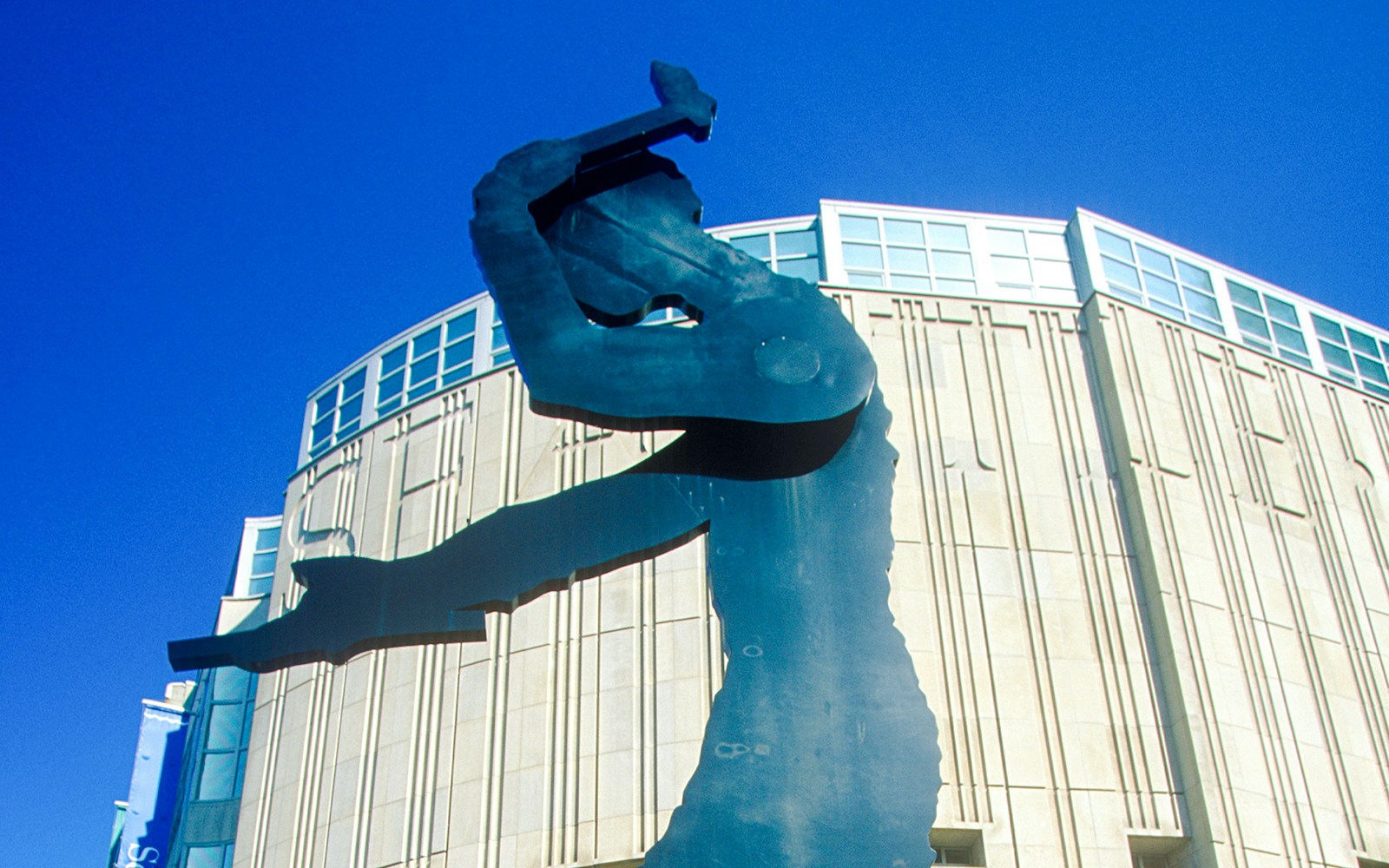 Hammering Man sculpture outside Seattle Art Museum.