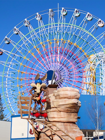 Ferris wheel and cartoon character statue at FujiQ Highland, Japan.