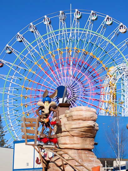 Ferris wheel and cartoon character statue at FujiQ Highland, Japan.