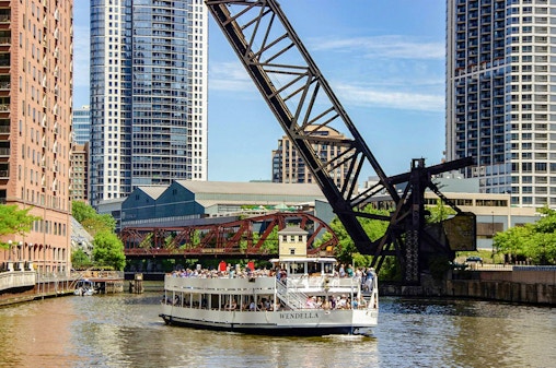 Crociera architettonica di 90 minuti sul fiume Chicago e sul lago Michigan