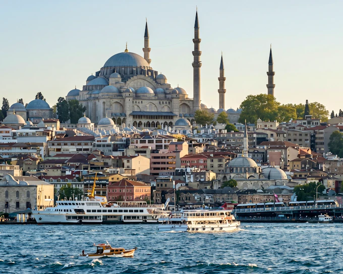 Istanbul: Bosphorus Sightseeing Cruise with Pierre Loti Cable Car & Guided Neighborhood Tour
