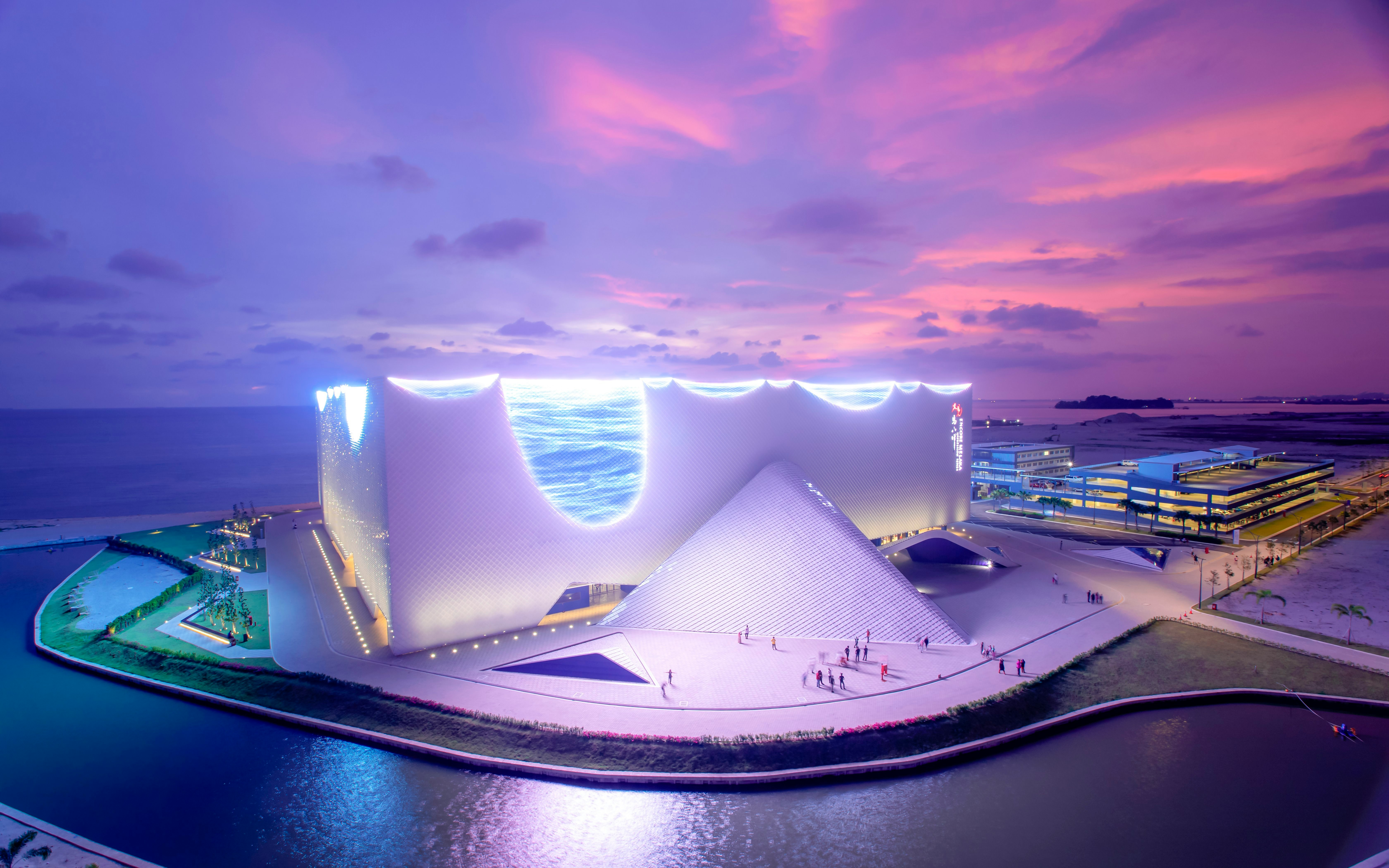 Encore Melaka theater in Melaka, Malaysia, with architecture inspired by sea and clouds.