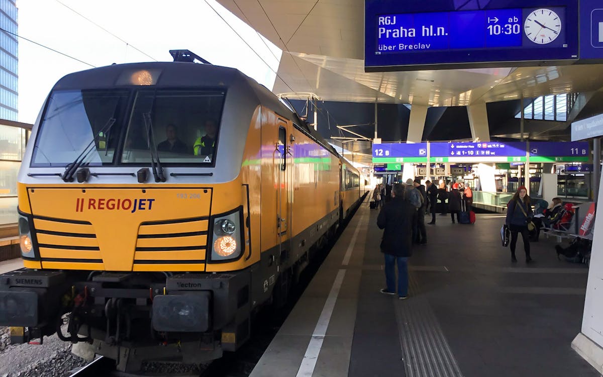 biglietti di andata e ritorno regiojet: aeroporto di praga da/per la stazione degli autobus florenc-7 biglietti di andata e ritorno regiojet: aeroporto di praga da/per la stazione degli autobus florenc-7