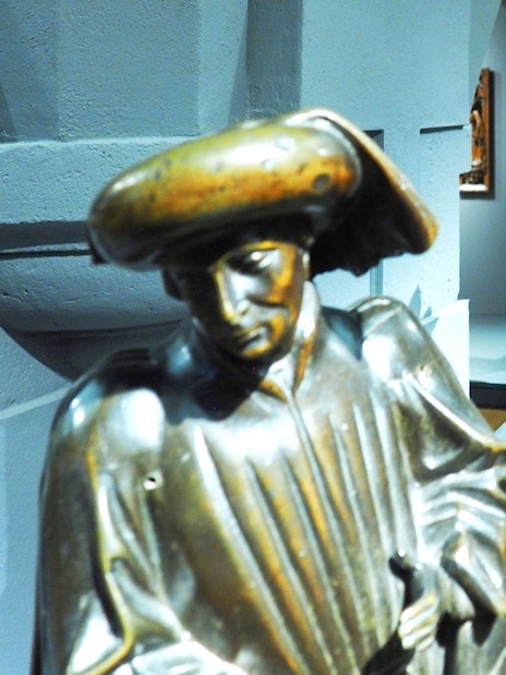 Bronze sculptures in the Rijksmuseum gallery during a private guided tour.