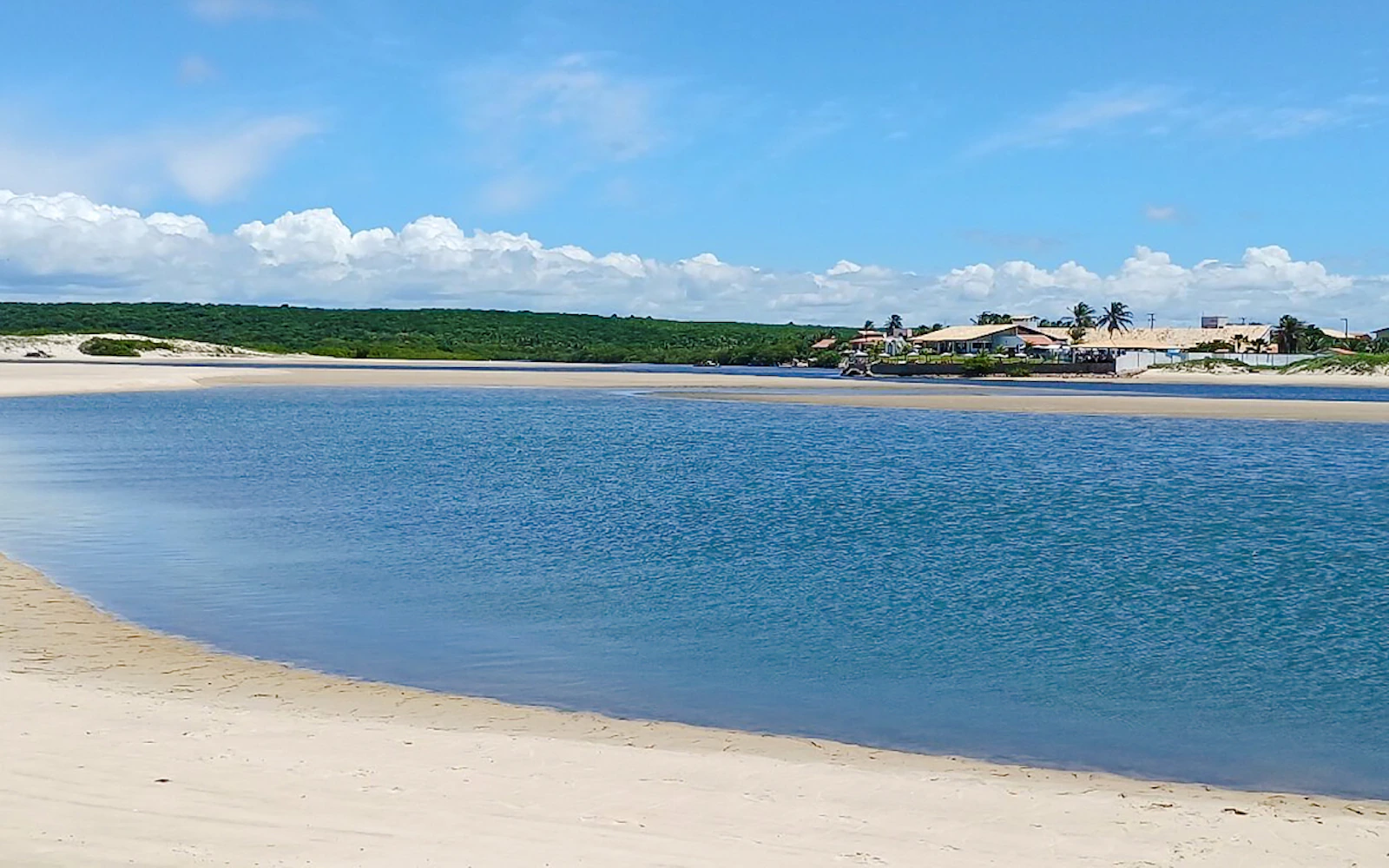 From Fortaleza: Águas Belas Beach and Natural Pools Day Trip (Product 55793)