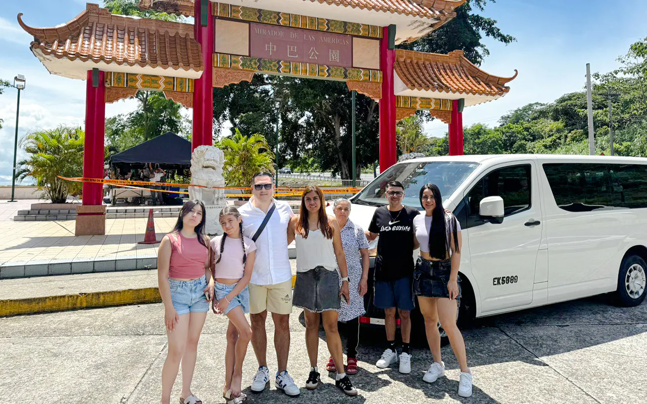 Group at Mirador de las Americas with van for Tocumen Airport transfers, Panama City.