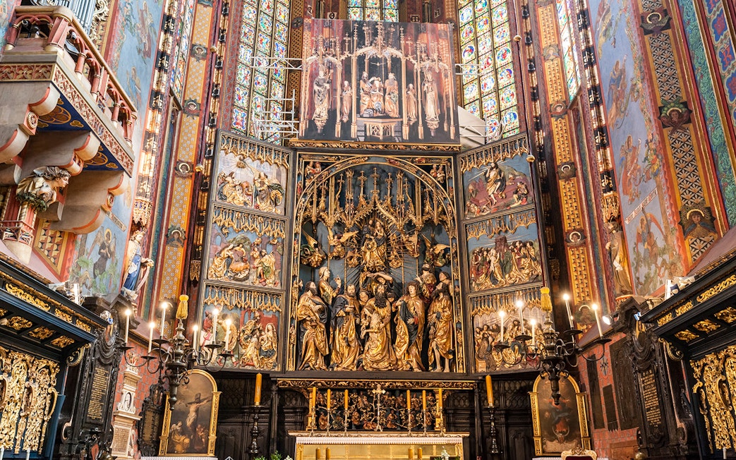 St. Mary’s Basilica interior with ornate altarpiece, Kraków guided tour.