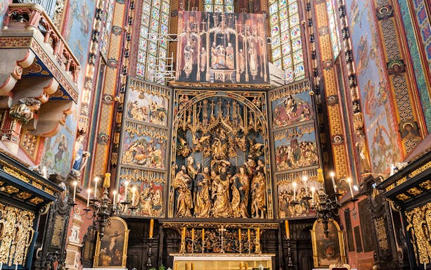 St. Mary’s Basilica interior with ornate altarpiece, Kraków guided tour.