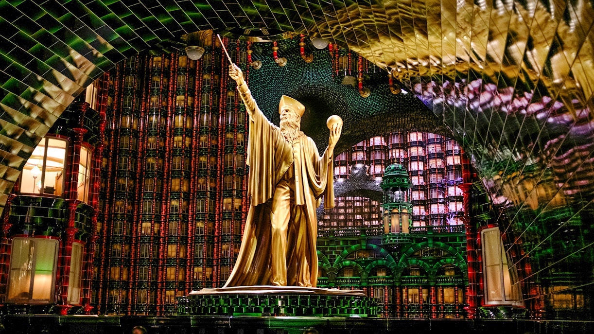 Golden statue in the Ministry of Magic at Epic Universe, Universal Orlando.