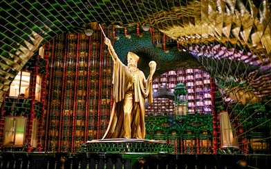 Golden statue in the Ministry of Magic at Epic Universe, Universal Orlando.