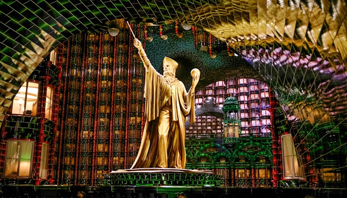 Golden statue in the Ministry of Magic at Epic Universe, Universal Orlando.