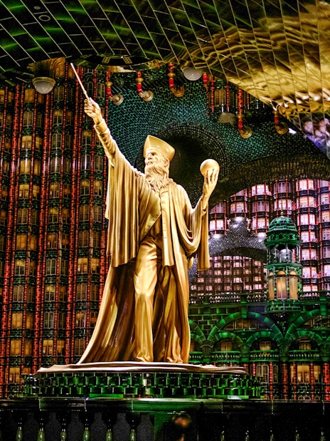 Golden statue in the Ministry of Magic at Epic Universe, Universal Orlando.