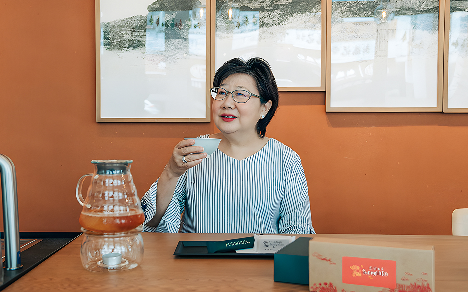 Tea tasting experience on the Flagship Singapore Cultural City Tour.