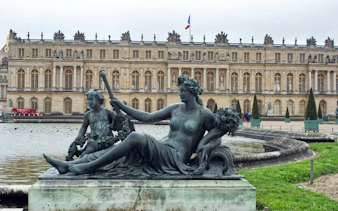 visite guidée en petit groupe avec accès coupe-file au château et aux jardins de versailles, avec trajet aller-retour en train depuis paris-4