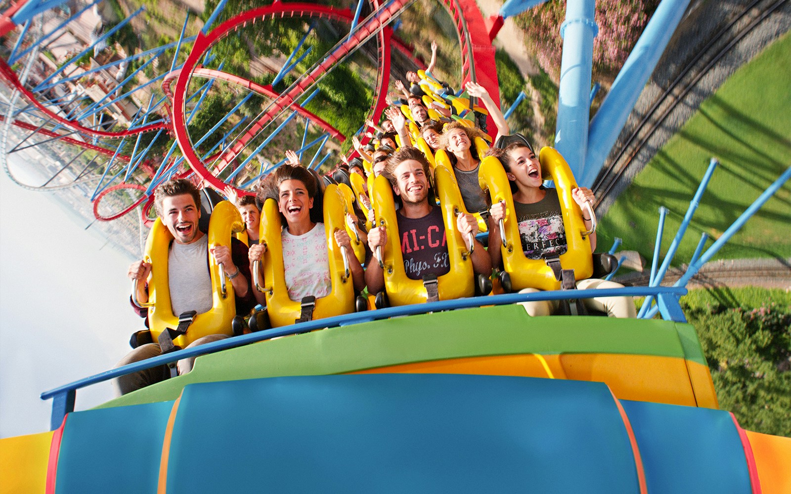 The Dragon Khan ride at PortAventura begins with a descent followed by eight loops which you will pass through in 69 seconds, reaching a speed of up to 110 km/h.