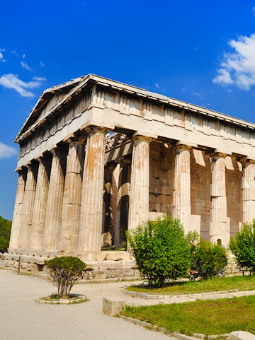 Temple of Hephaestus with Doric columns in Athens, Greece, under a clear blue sky.