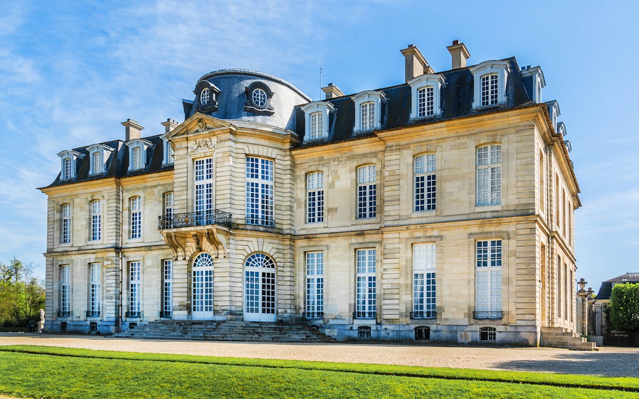 Château de Champs-sur-Marne facade with manicured lawn, France.