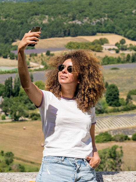 Person taking a selfie with Sault lavender fields in the background during a morning tour.
