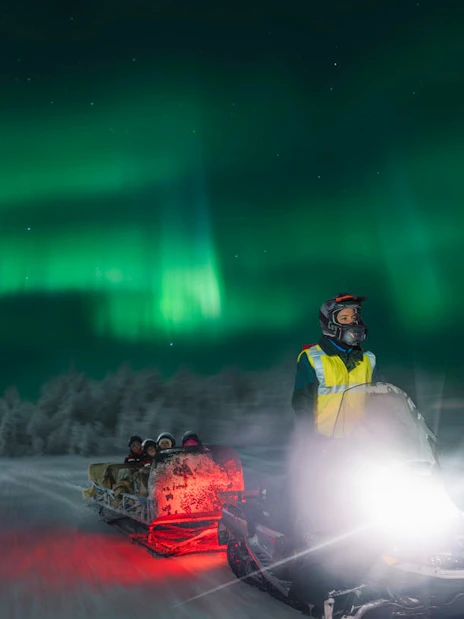hunting northern lights with sleigh ride-2