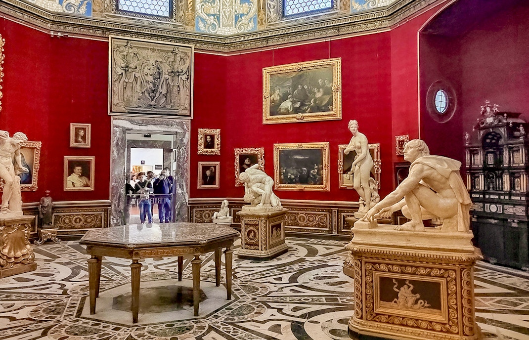 Divina simulacra - Statue Of Medici