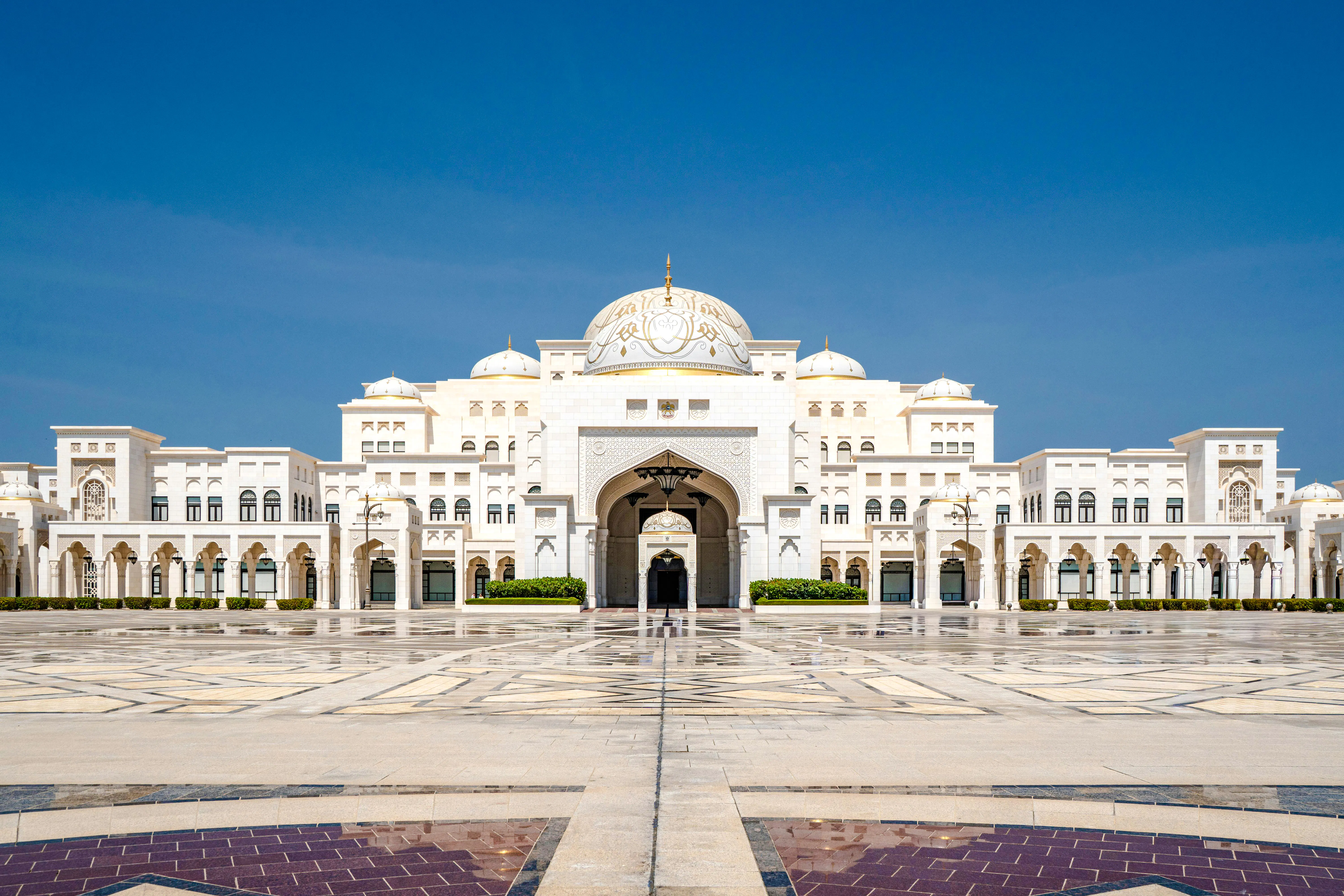 private tour durch abu dhabi mit besuch der scheich-zayid-moschee und hin- und rücktransfer-9