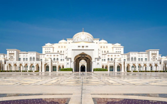 private tour durch abu dhabi mit besuch der scheich-zayid-moschee und hin- und rücktransfer-9