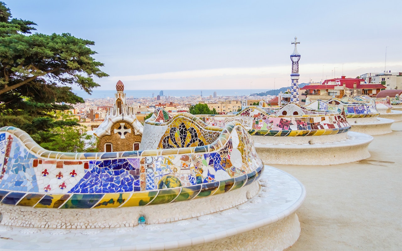 Combo: biglietti Salta la Fila per il Parc Güell + La Pedrera-Casa Milà  — 3