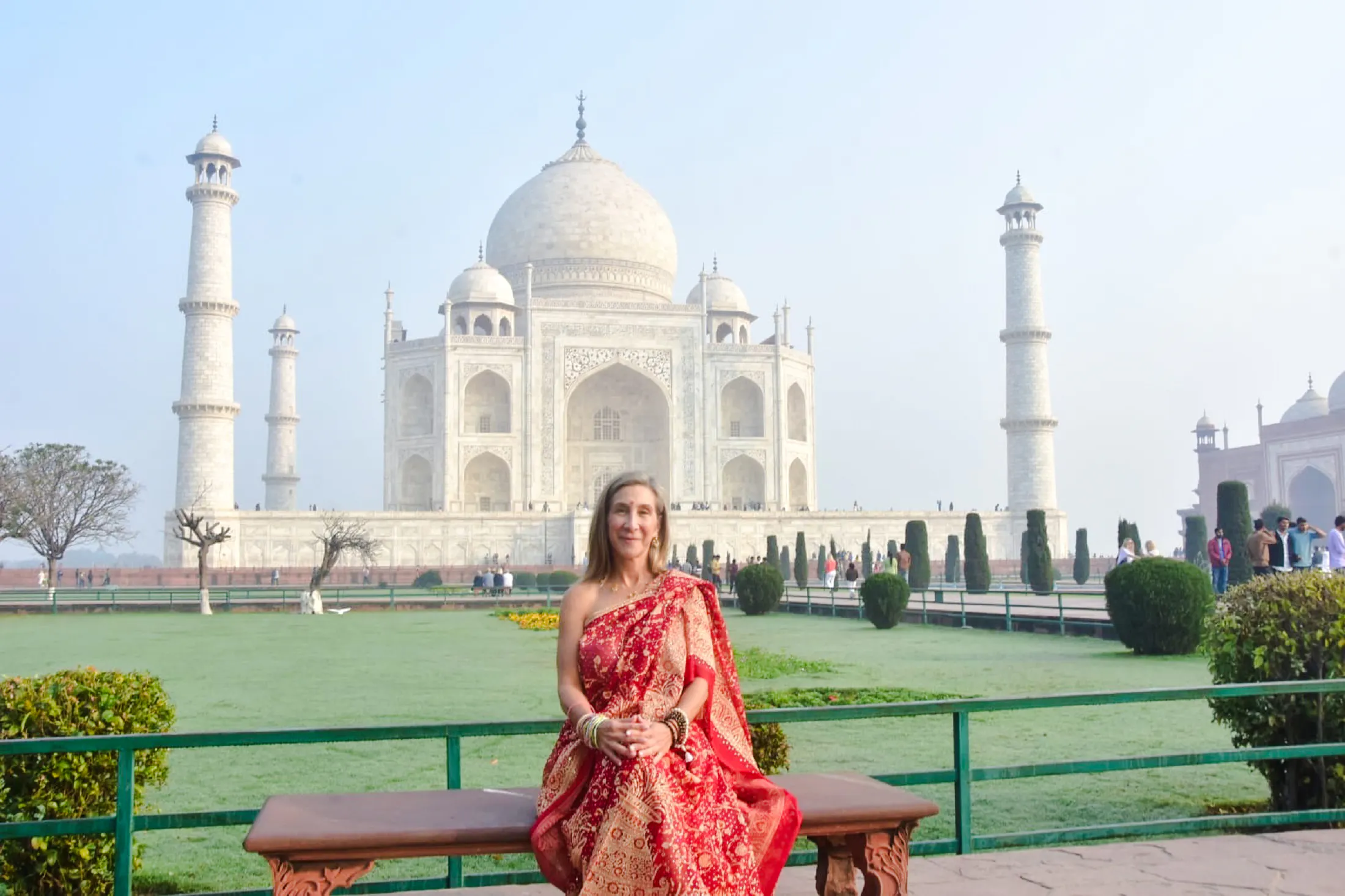 Taj Mahal Express Entry Guided Tour with Pickup and Drop-off