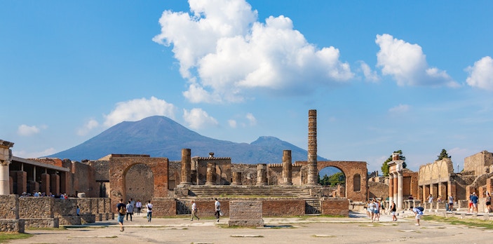 Temple of Giove ruins in Pompeii with Mount Vesuvius in the background.
