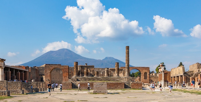 Temple of Giove ruins with Mount Vesuvius in the background, Pompeii.