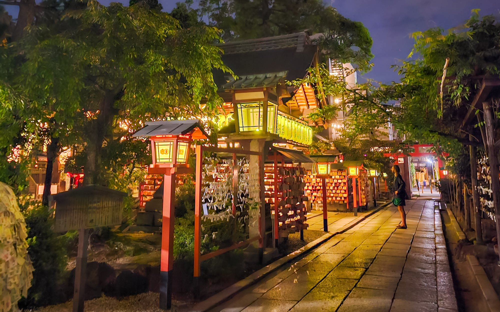 Lantern-lit path in Gion district, Kyoto, Japan, at night with traditional architecture.