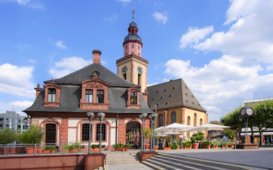Hauptwache building and clock tower in Frankfurt under a blue sky.